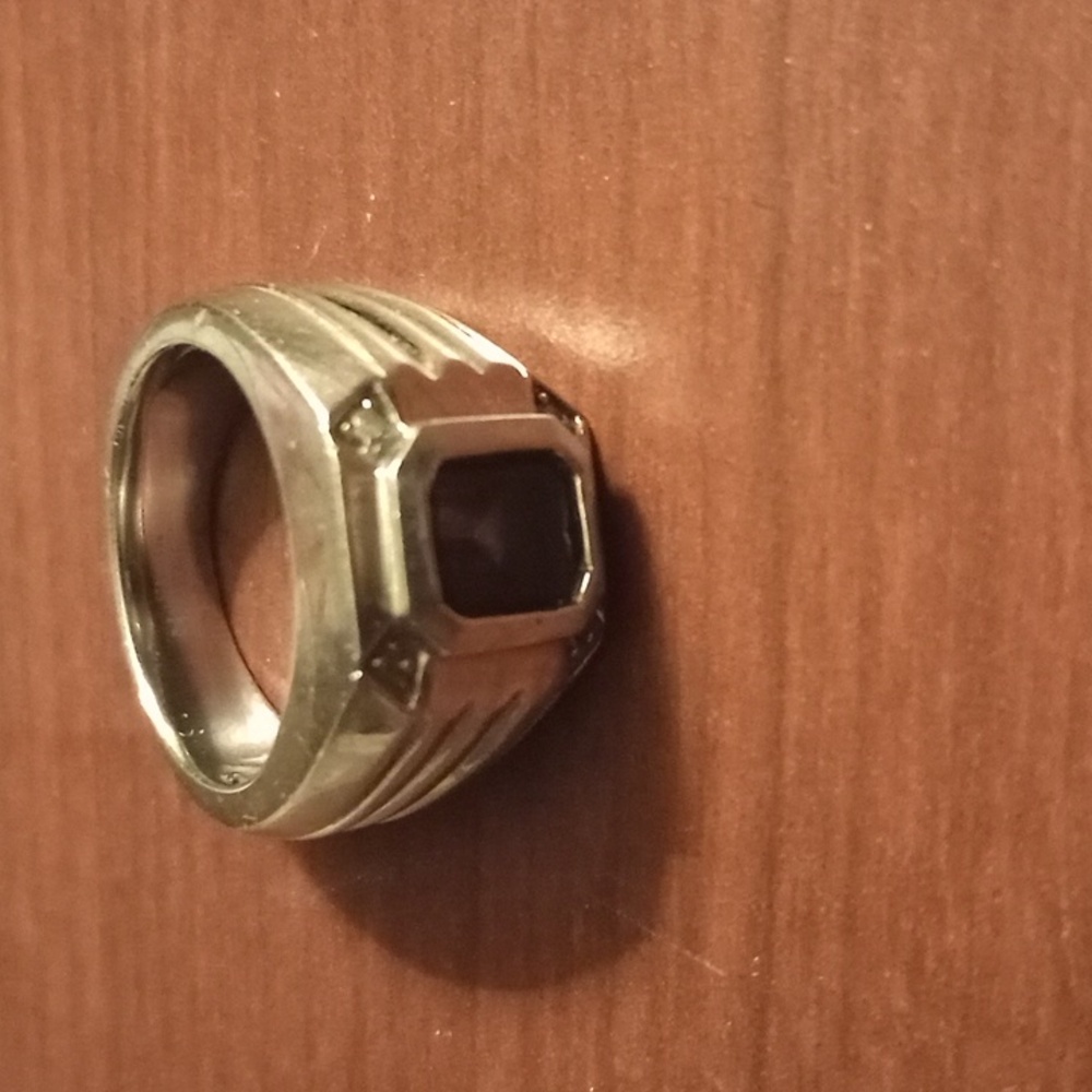 Silver And Black Gemstone Ring - image 3